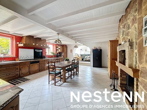 A vendre : Magnifique propriété avec piscine et jardin arboré à CRECHES SUR SAONE