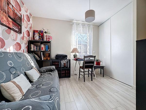 Maison de plain pied à vendre à Liré - 3 chambres, dépendance, jardin et vue dégagée