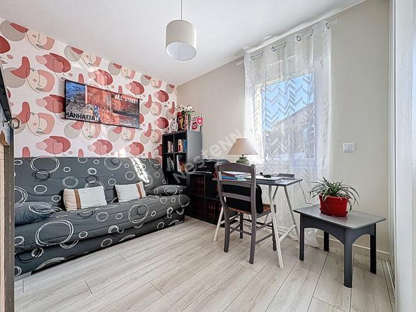 Maison de plain pied à vendre à Liré - 3 chambres, dépendance, jardin et vue dégagée