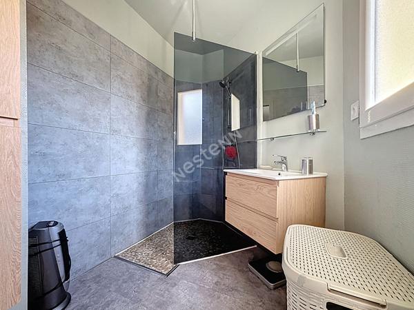 Maison de plain pied à vendre à Liré - 3 chambres, dépendance, jardin et vue dégagée