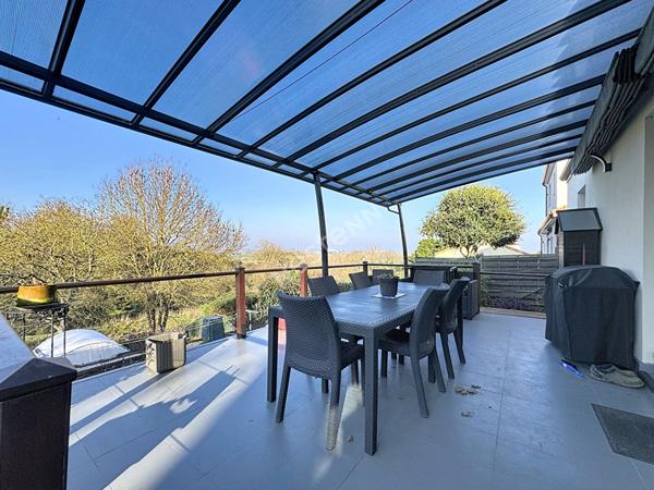 Maison de plain pied à vendre à Liré - 3 chambres, dépendance, jardin et vue dégagée