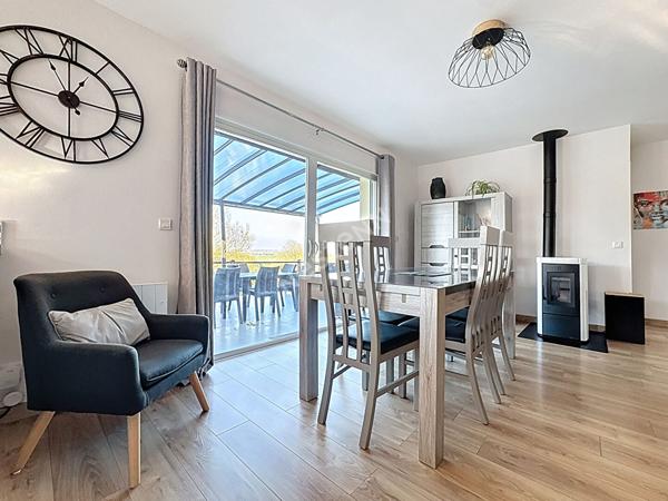 Maison de plain pied à vendre à Liré - 3 chambres, dépendance, jardin et vue dégagée