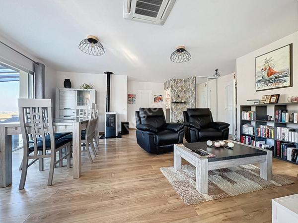 Maison de plain pied à vendre à Liré - 3 chambres, dépendance, jardin et vue dégagée