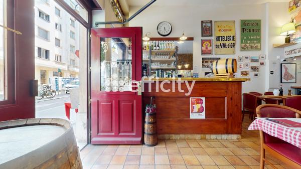 Fonds De Commerce
        
        - 100 m² 285 000 € *