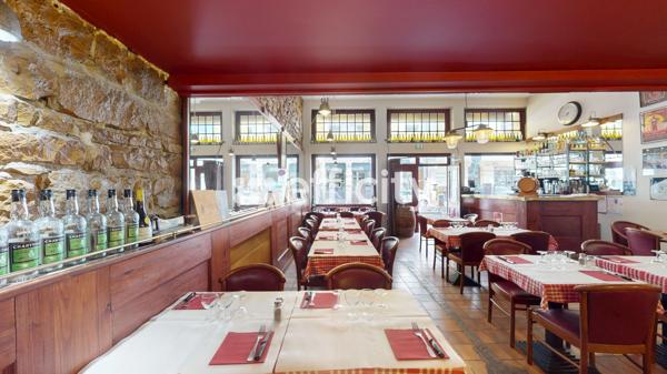 Fonds De Commerce
        
        - 100 m² 285 000 € *