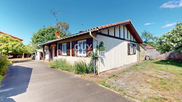 Maison trois chambres avec garage et carport