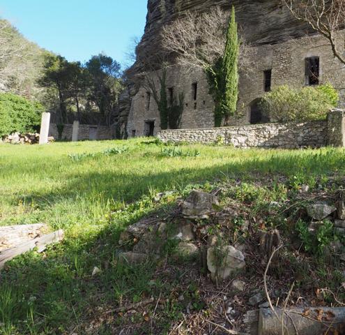 Fontaine-de-Vaucluse (84800) Remise à rénover à Fontaine de Vaucluse