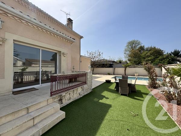 Maison à vendre  7 pièces - 200 m 2   EYSINES  - 33