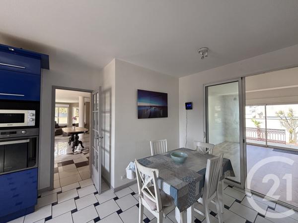 Maison à vendre  7 pièces - 200 m 2   EYSINES  - 33