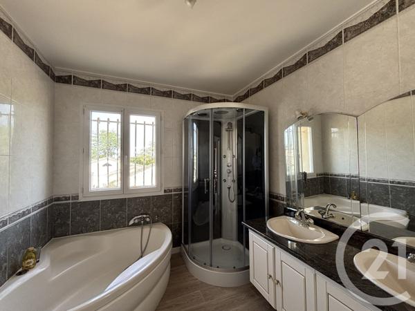 Maison à vendre  7 pièces - 200 m 2   EYSINES  - 33