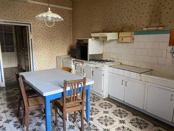 Vente Maison 10 pièces 276 m2 à Saint-Georges-de-Luzençon