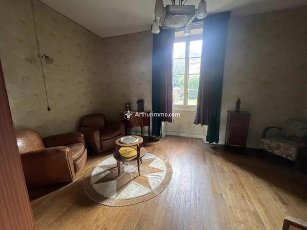 Vente Maison 10 pièces 276 m2 à Saint-Georges-de-Luzençon