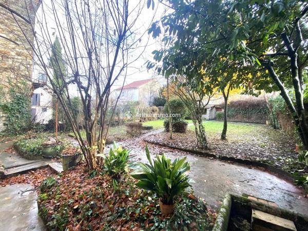 Vente Maison 10 pièces 276 m2 à Saint-Georges-de-Luzençon