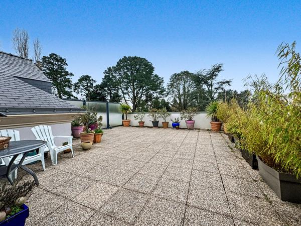 T4 DERNIER ÉTAGE -TERRASSE 50 m²-DOUBLE BOX-ST SÉBASTIEN SUR LOIRE,  
Saint sebastien sur loire 44230