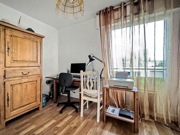 T4 DERNIER ÉTAGE -TERRASSE 50 m²-DOUBLE BOX-ST SÉBASTIEN SUR LOIRE,  
Saint sebastien sur loire 44230