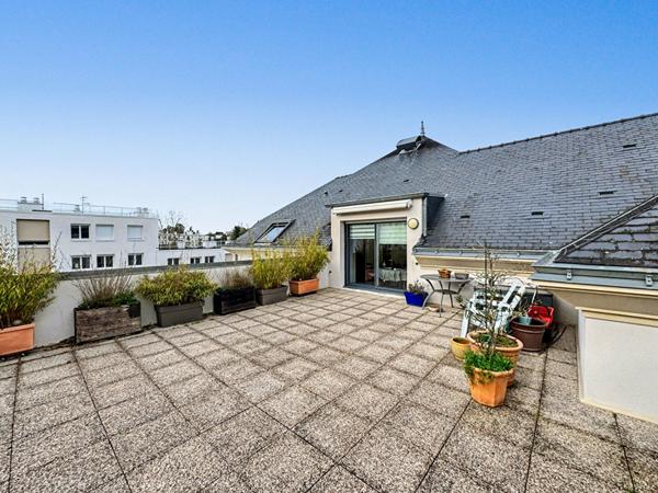 T4 DERNIER ÉTAGE -TERRASSE 50 m²-DOUBLE BOX-ST SÉBASTIEN SUR LOIRE,  
Saint sebastien sur loire 44230