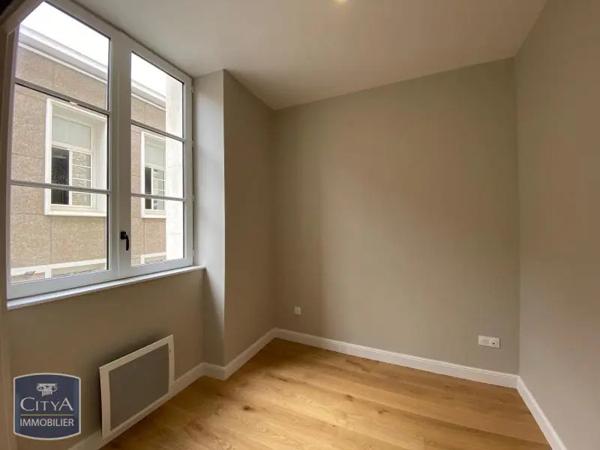 Appartement à louer 4 pièces 80.85m² Poitiers (86000)