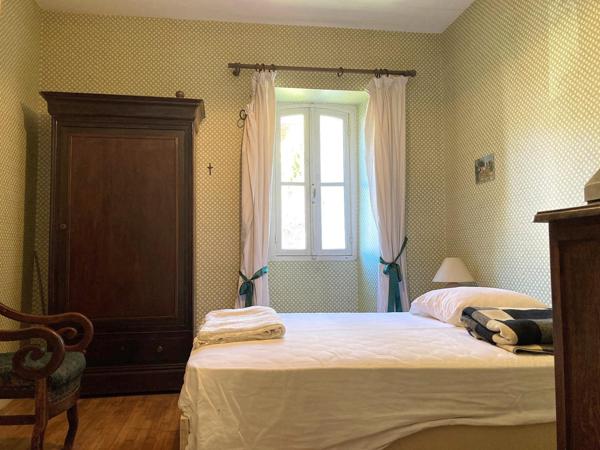 Ancien presbytère aves sonjardin à Espère