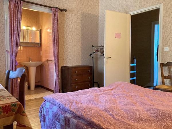 Ancien presbytère aves sonjardin à Espère