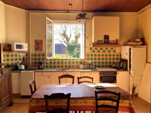 Ancien presbytère aves sonjardin à Espère