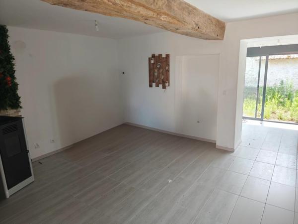 Jolie petite maison de bourg au milieu de la brenne