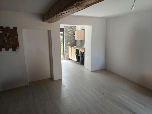 Jolie petite maison de bourg au milieu de la brenne