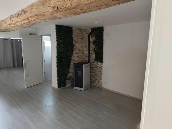 Jolie petite maison de bourg au milieu de la brenne