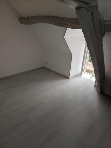 Jolie petite maison de bourg au milieu de la brenne