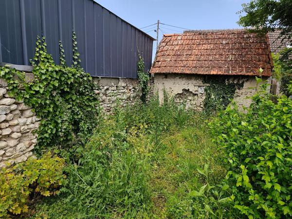 Jolie petite maison de bourg au milieu de la brenne