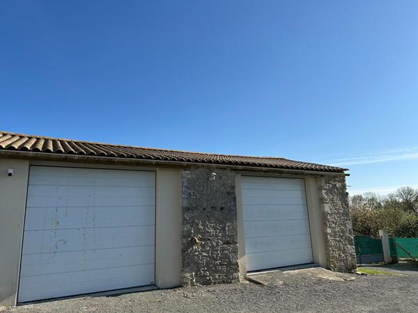 Maison ancienne de caractère - 4 chambres - 2100 m² terrain - 20min de La Rochelle