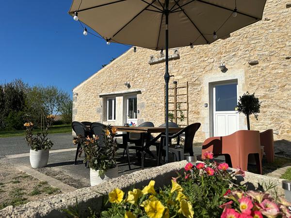 Maison ancienne de caractère - 4 chambres - 2100 m² terrain - 20min de La Rochelle