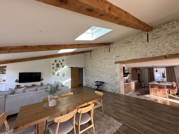 Maison ancienne de caractère - 4 chambres - 2100 m² terrain - 20min de La Rochelle