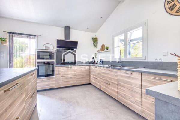 SAINT-LOUBES - PROPRIETE CONTEMPORAINE - DEPENDANCE ET GARAGE - DPE A