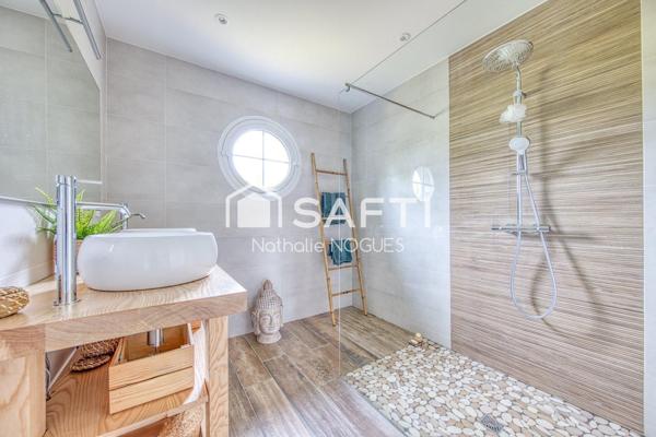 SAINT-LOUBES - PROPRIETE CONTEMPORAINE - DEPENDANCE ET GARAGE - DPE A