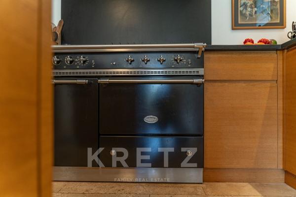 Exclusivité. Aix-en-Provence. Maison de charme rénovée , 5 chambres, piscine, appartement indépendan