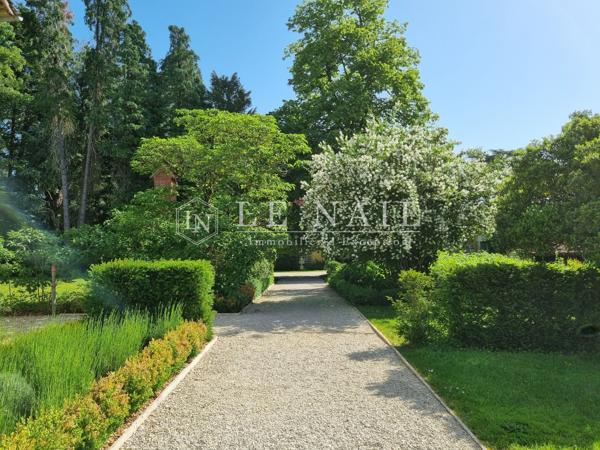 Ravissant château conjuguant art de vivre et potentiel d'exploitation commercial dans le Pays Fort