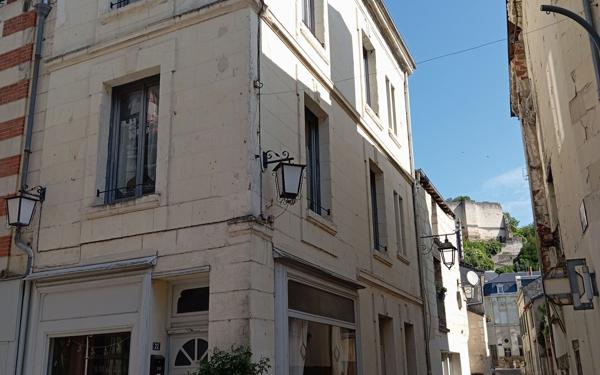 Immeuble à vendre    9 pièces •  Chinon