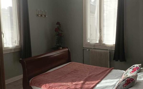 Immeuble à vendre    9 pièces •  Chinon