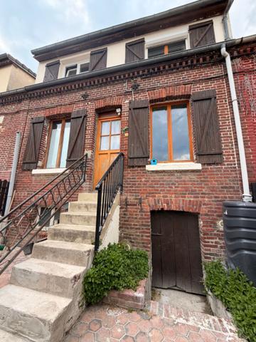 NOAILLES PROCHE MAISON SEJOUR COIN REPAS CUISINE AMENAGEE EQUIPEE SALLE D'EAU CHAMBRES CAVE TOTALE GARAGE JARDINS