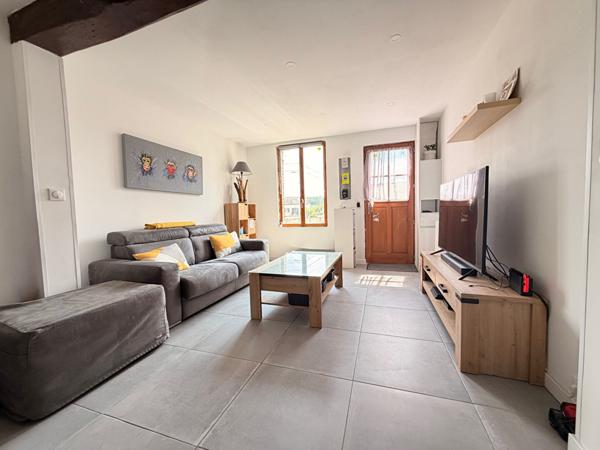 NOAILLES PROCHE MAISON SEJOUR COIN REPAS CUISINE AMENAGEE EQUIPEE SALLE D'EAU CHAMBRES CAVE TOTALE GARAGE JARDINS