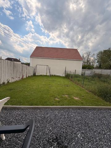 NOAILLES PROCHE MAISON SEJOUR COIN REPAS CUISINE AMENAGEE EQUIPEE SALLE D'EAU CHAMBRES CAVE TOTALE GARAGE JARDINS