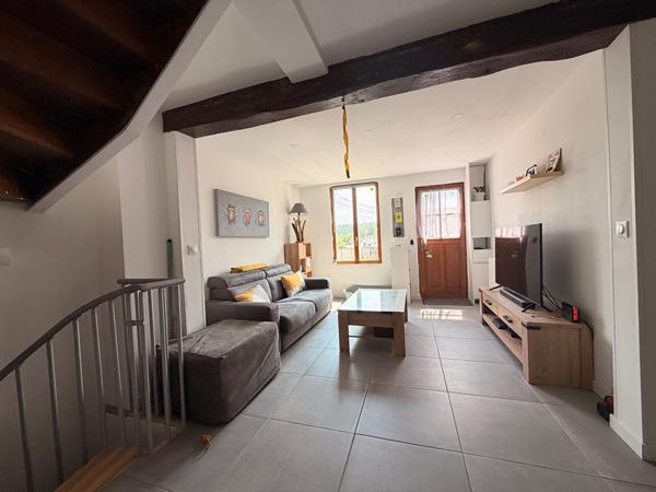NOAILLES PROCHE MAISON SEJOUR COIN REPAS CUISINE AMENAGEE EQUIPEE SALLE D'EAU CHAMBRES CAVE TOTALE GARAGE JARDINS