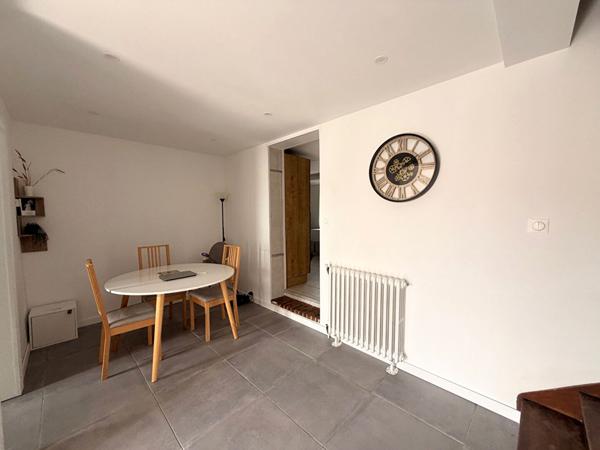 NOAILLES PROCHE MAISON SEJOUR COIN REPAS CUISINE AMENAGEE EQUIPEE SALLE D'EAU CHAMBRES CAVE TOTALE GARAGE JARDINS