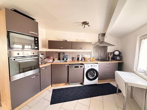 NOAILLES PROCHE MAISON SEJOUR COIN REPAS CUISINE AMENAGEE EQUIPEE SALLE D'EAU CHAMBRES CAVE TOTALE GARAGE JARDINS