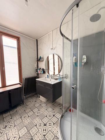 NOAILLES PROCHE MAISON SEJOUR COIN REPAS CUISINE AMENAGEE EQUIPEE SALLE D'EAU CHAMBRES CAVE TOTALE GARAGE JARDINS