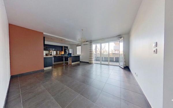 Appartement à vendre    4 pièces • 77,30 m2 Décines-Charpieu