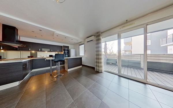 Appartement à vendre    4 pièces • 77,30 m2 Décines-Charpieu