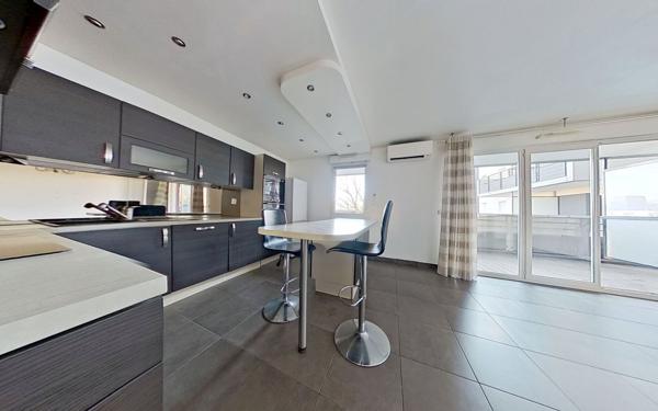 Appartement à vendre    4 pièces • 77,30 m2 Décines-Charpieu