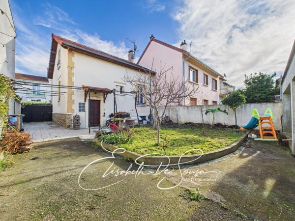 Maison familiale avec dépendance à deux pas du centre