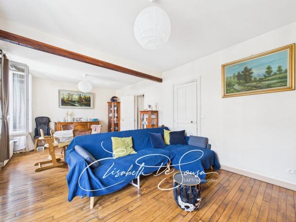 Maison familiale avec dépendance à deux pas du centre